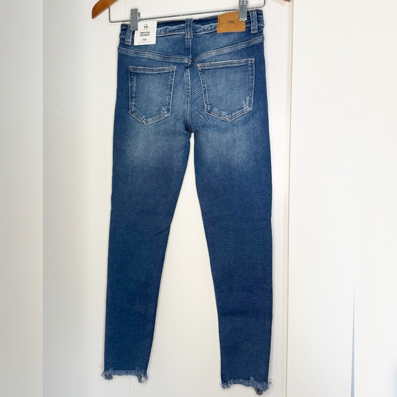 NWT Zara Kids Girls Ripped Skinny Jeans Raw Hem – Size 10 - Picture 2 of 14